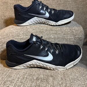 Nike Metcom 4 Women’s Black & Silver Training Sneakers Size 11